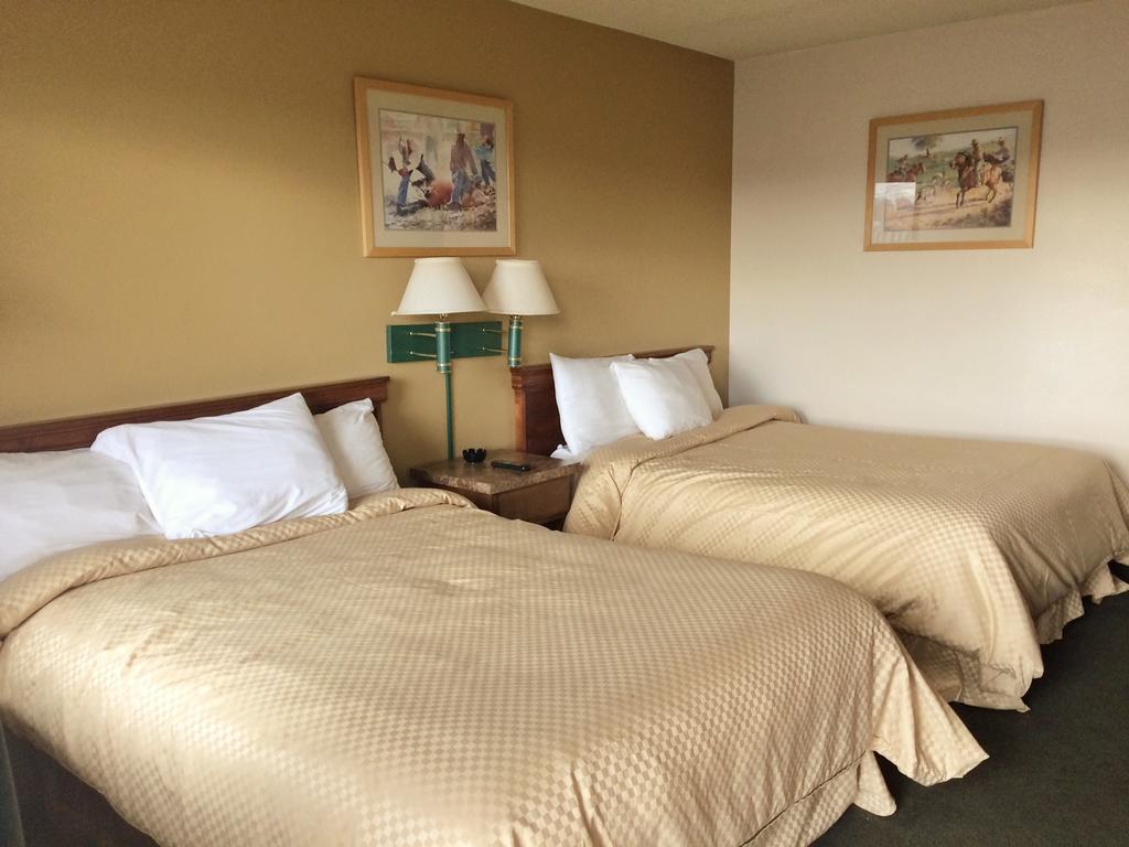 באטל מאונטיין Rodeway Inn & Suites מראה חיצוני תמונה